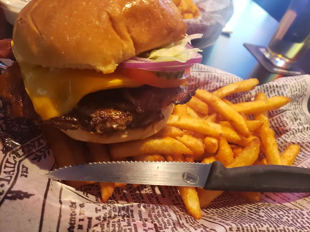 Bacon Cheesebuger with Fries